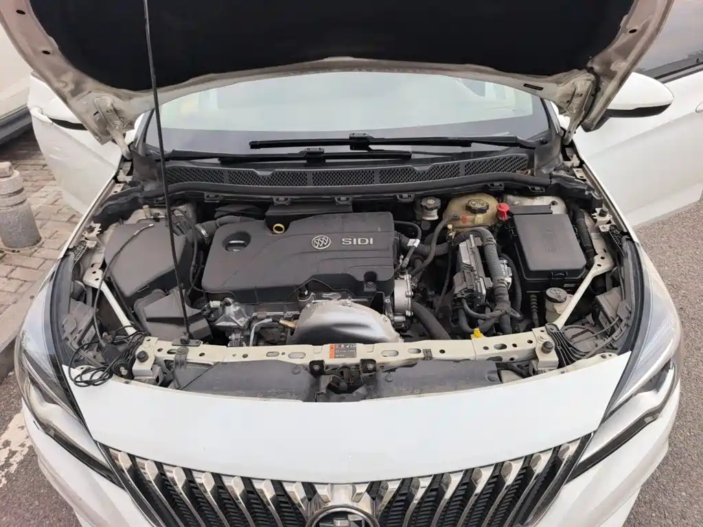 Photo 16 - Buick Verano