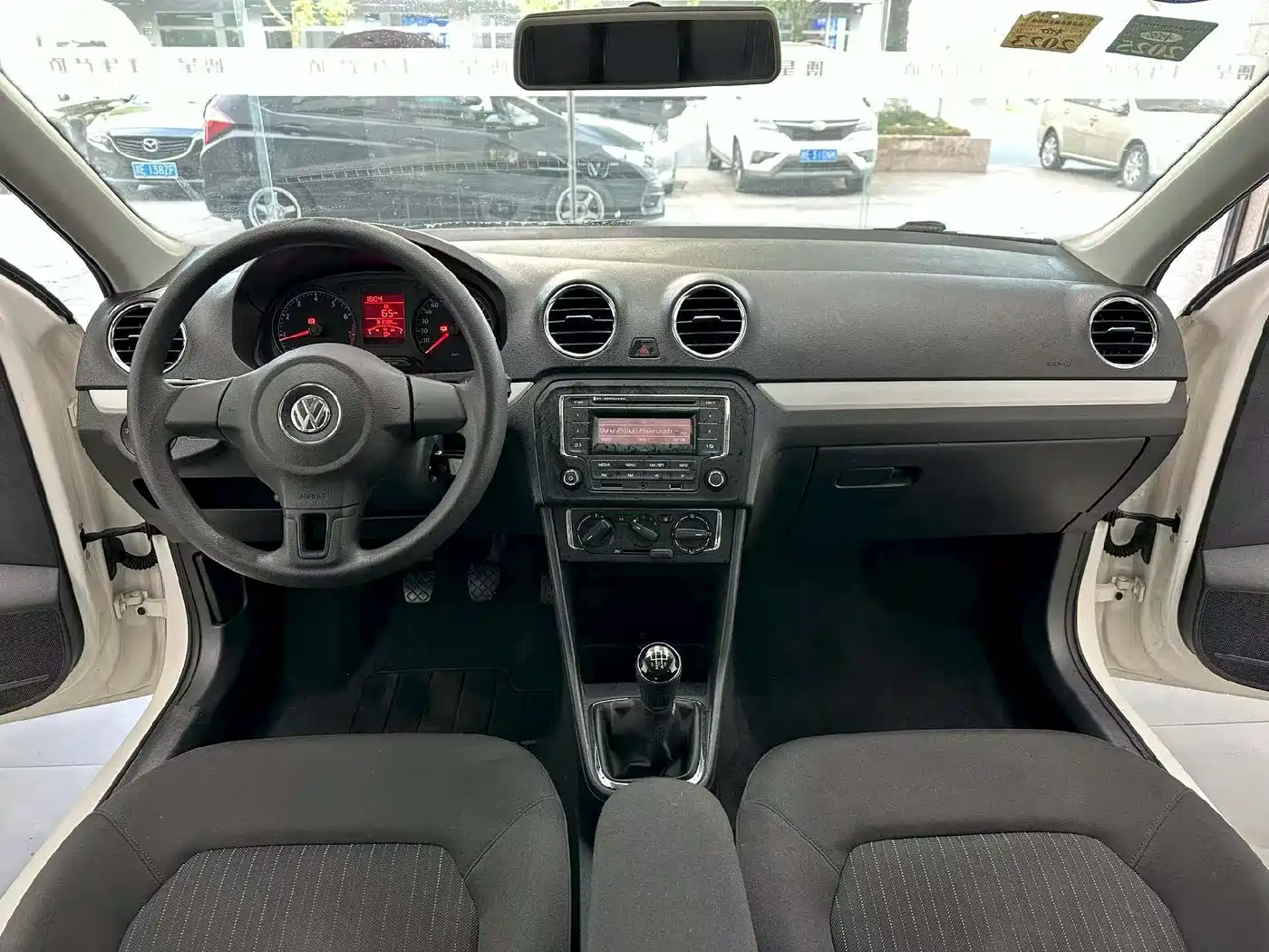 Volkswagen Jetta 2015 1.6L Manual Comfort фото 5