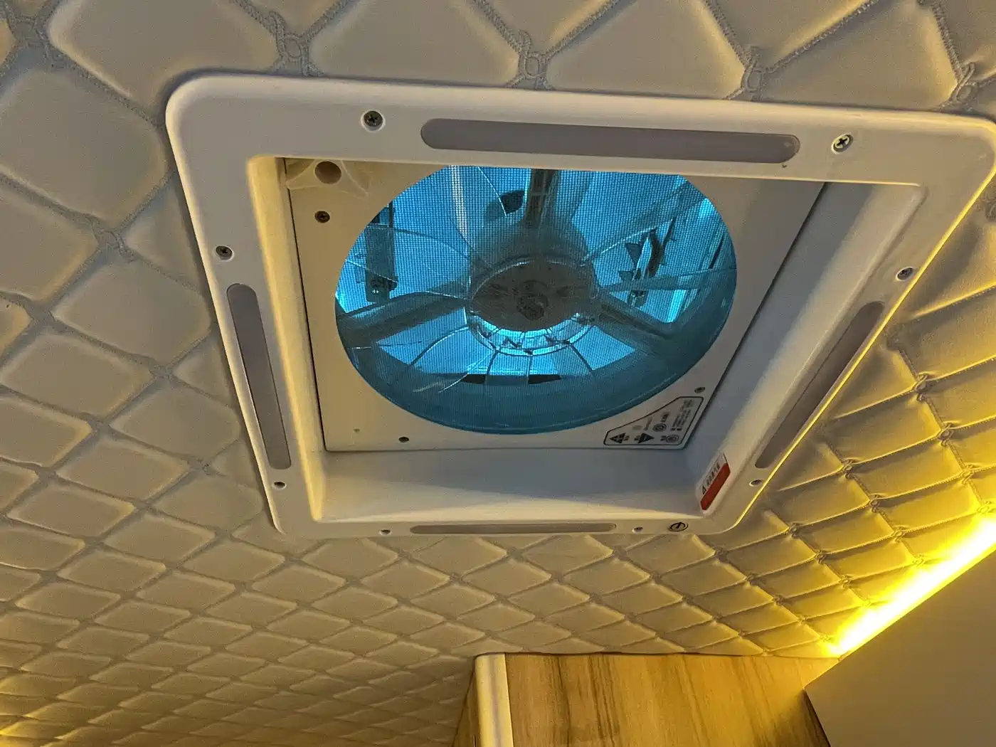 SAIC Maxus MAXUS V90 RV 2021 2.0T Travel Home V90 Self-Contained Class B RV Luxury Transverse Bed фото 15