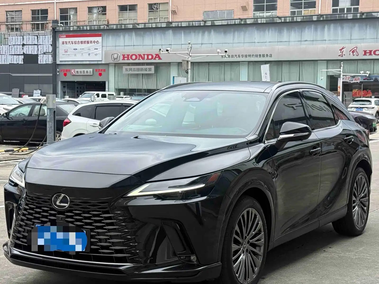 Photo 3 - Lexus RX