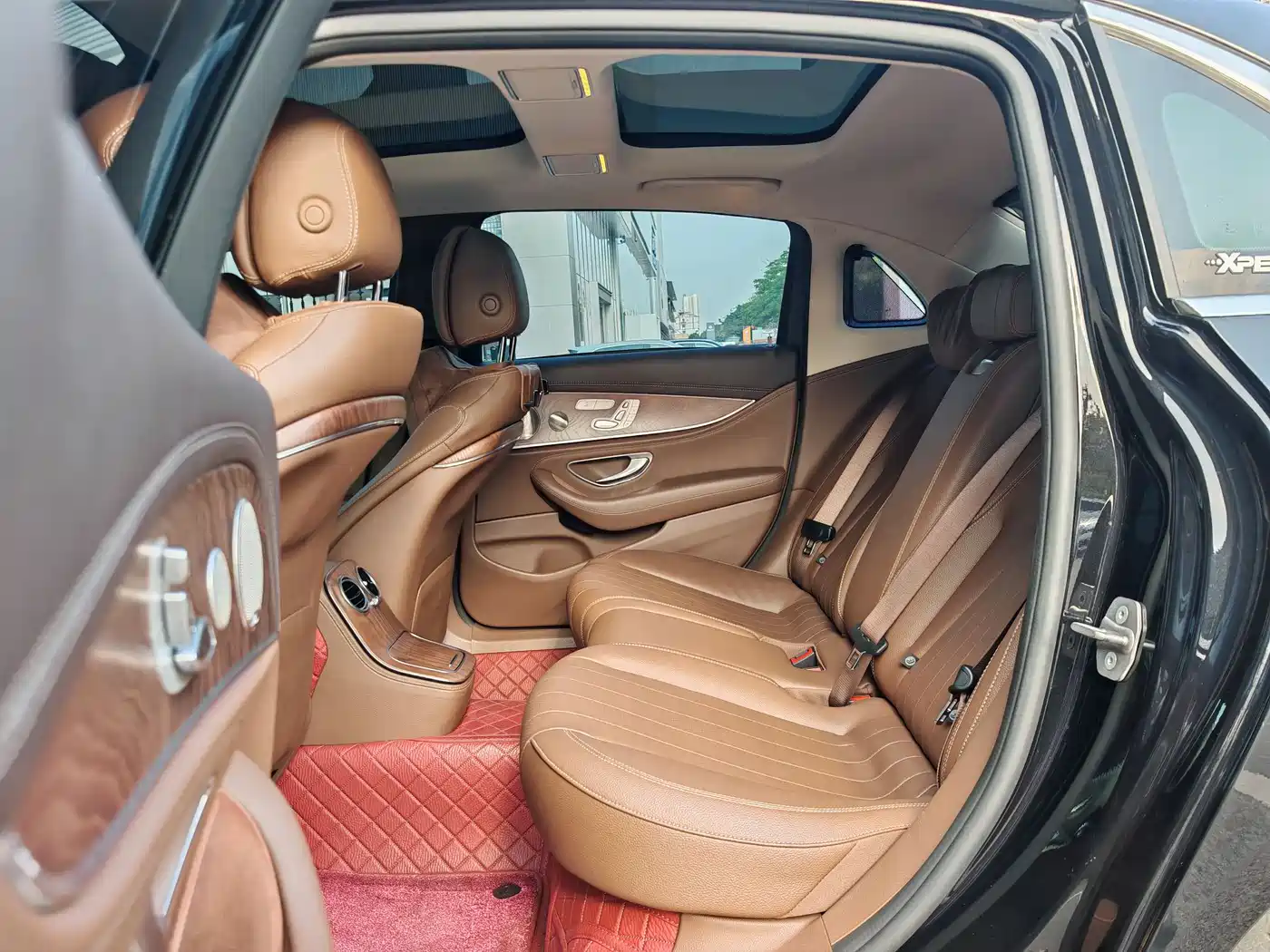 Mercedes-Benz E-Class 2022 E 300 L Luxury фото 6