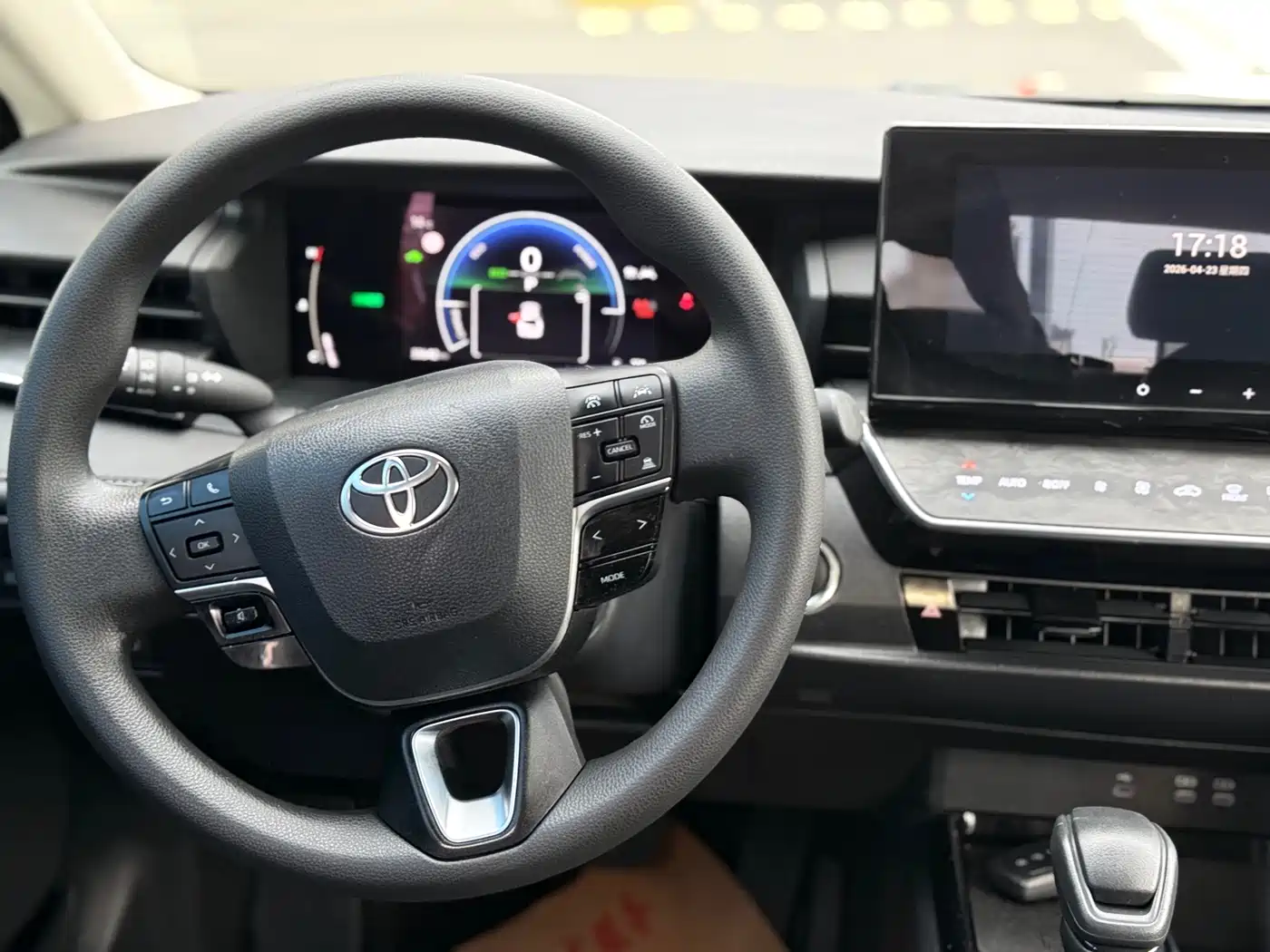 Toyota Camry 2024 Hybrid 2.0HGVP Luxury Edition фото 11
