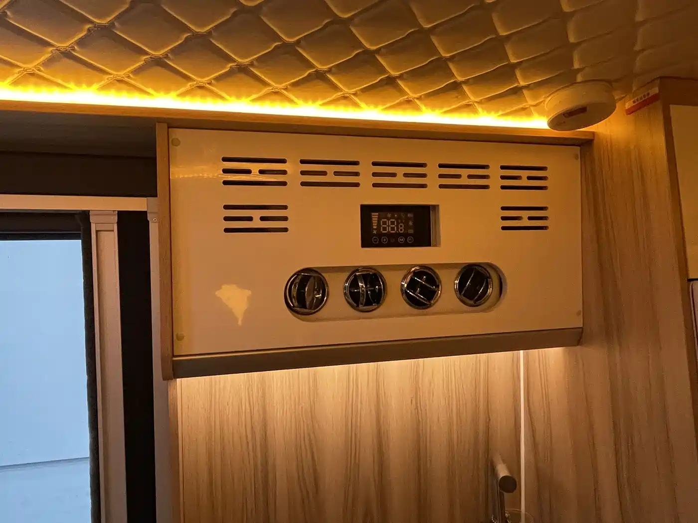 SAIC Maxus MAXUS V90 RV 2021 2.0T Travel Home V90 Self-Contained Class B RV Luxury Transverse Bed фото 16