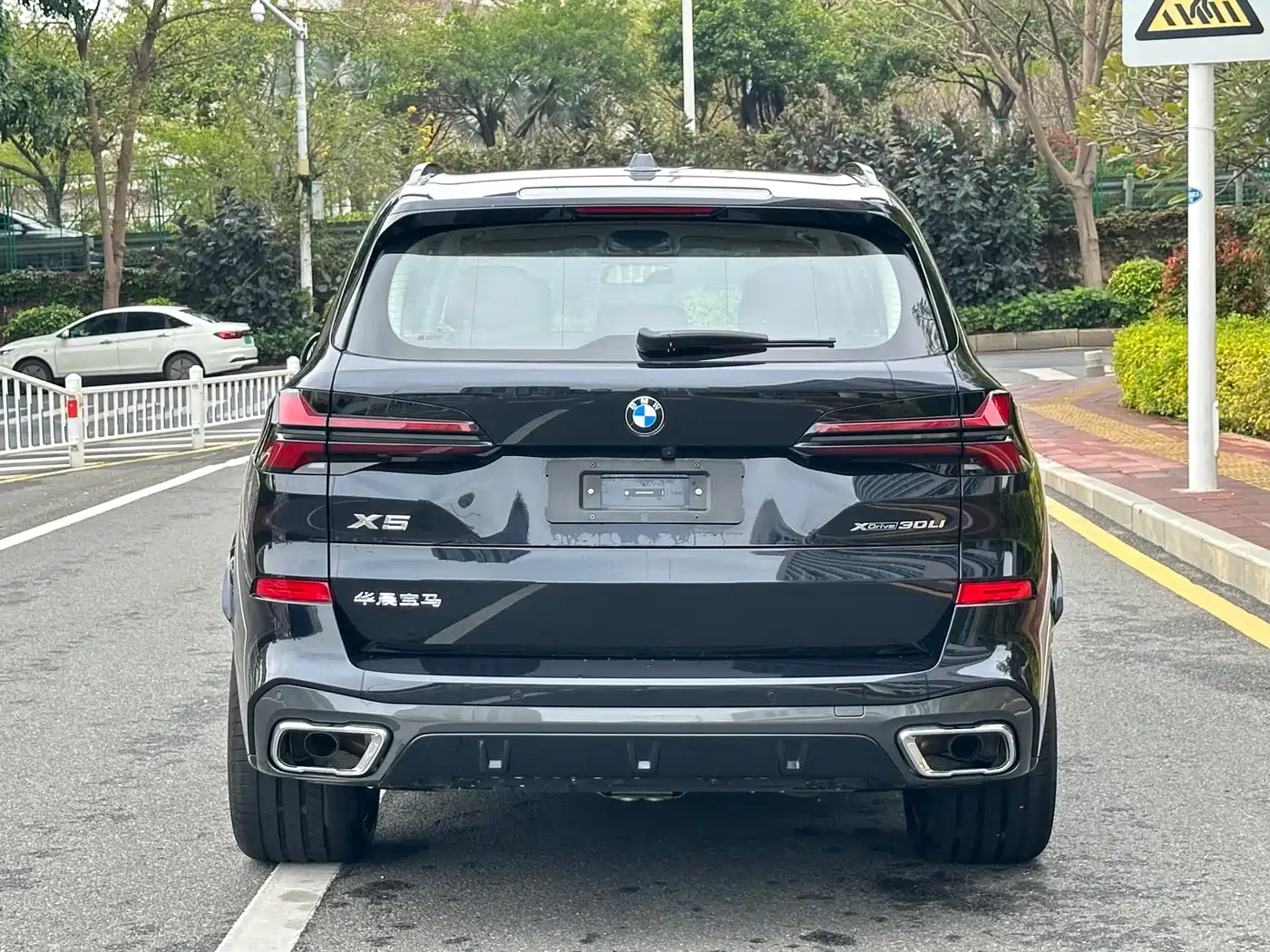 BMW X5 2023 xDrive 30Li Premium M Sport Black Night Package фото 6