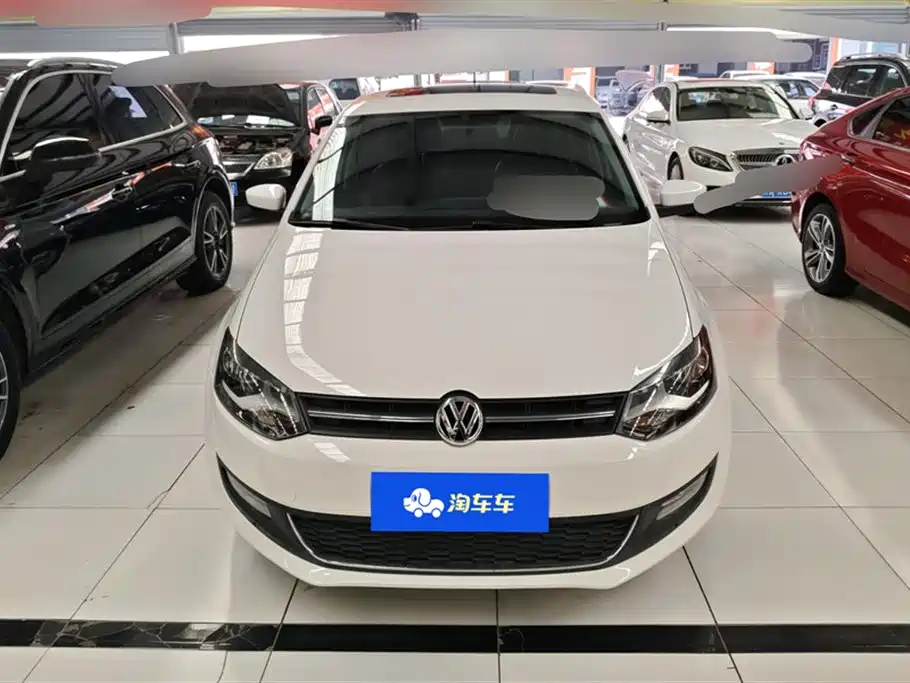 Volkswagen Polo 2013 1.6L Automatic Luxury Edition фото 2