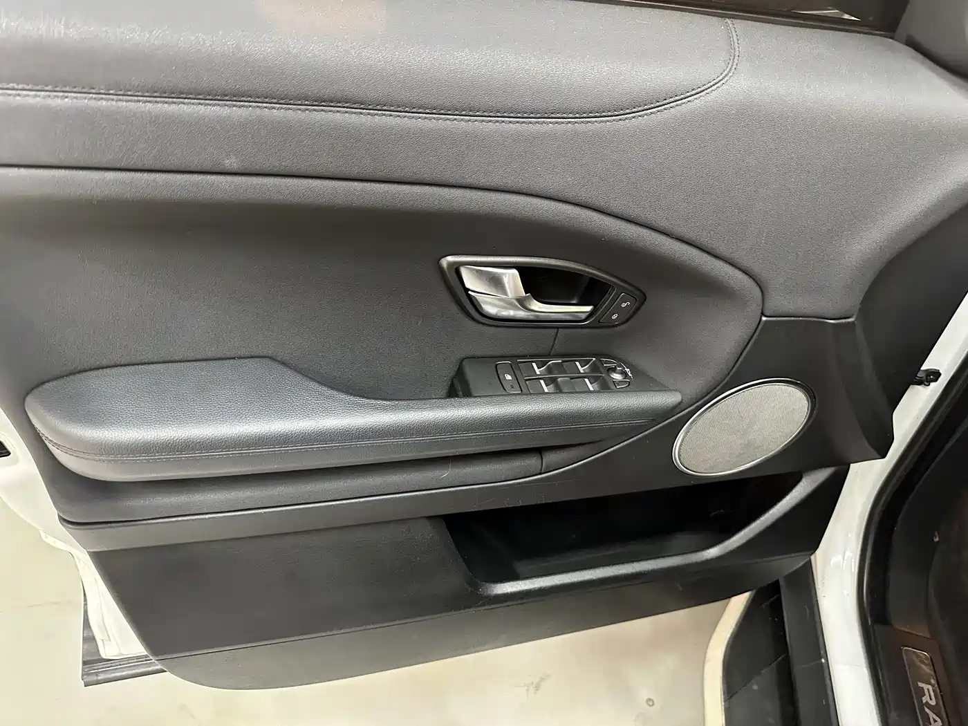 Land Rover Range Rover Evoque 2017 2.0T SE Smart Shine Edition фото 14