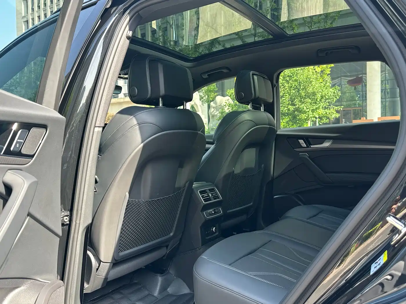 Audi Q5L 2024 Model 40 TFSI Luxury Dynamic фото 7