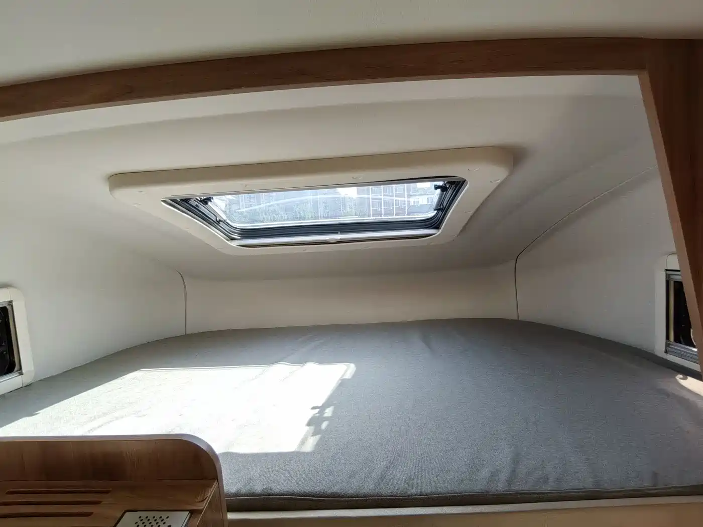 SAIC Maxus MAXUS V90 RV 2021 2.0T Lifestyle V90 Self-contained Type C RV Flagship Version (Large Front Overhang with Longitudinal Bed) фото 11