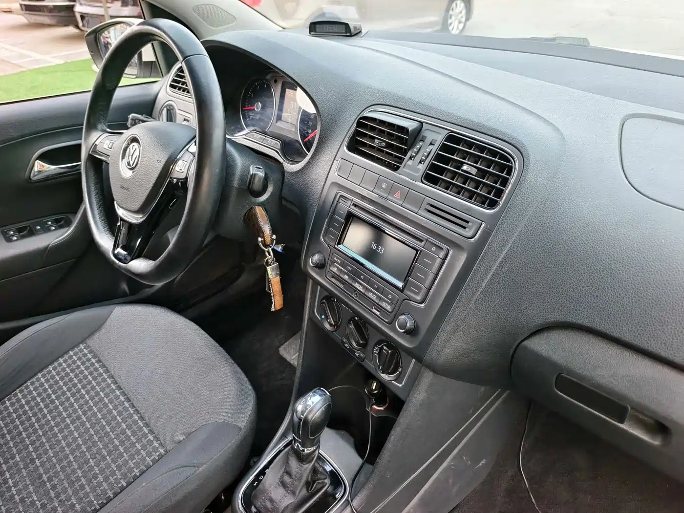Volkswagen Polo 2016 1.6L Automatic Comfort фото 17