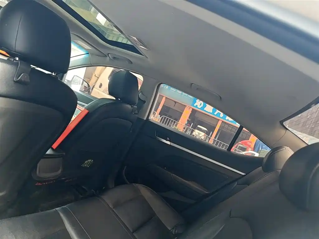 Hyundai Elantra 2016 Model 1.6L Automatic Smart Elite фото 18