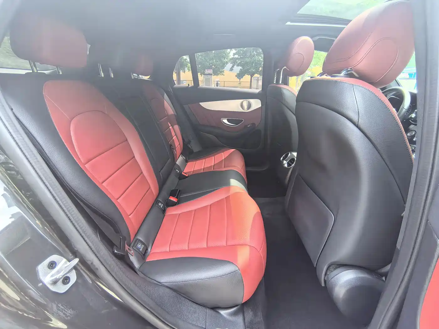 Mercedes-Benz GLC Coupe 2022 GLC 260 4MATIC Coupe SUV фото 20