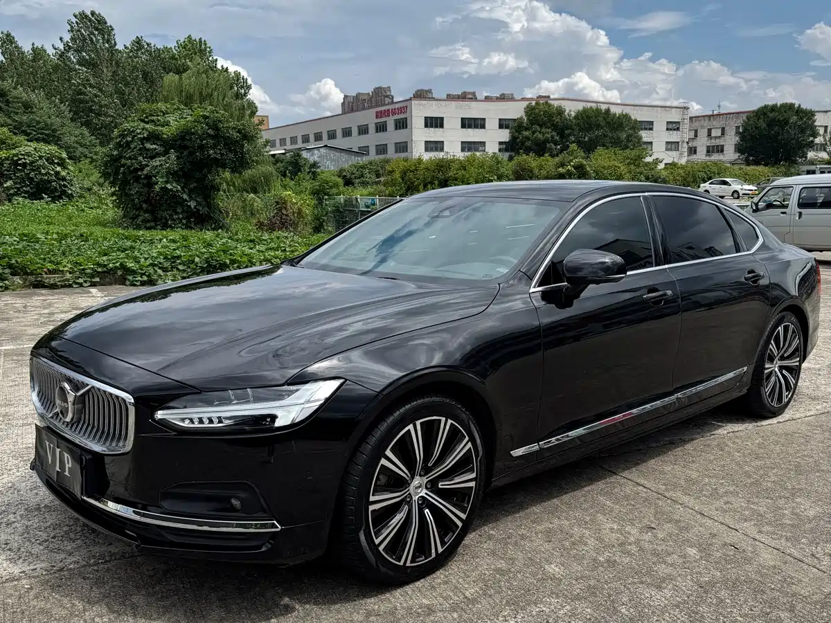 Фото 1 - Volvo S90