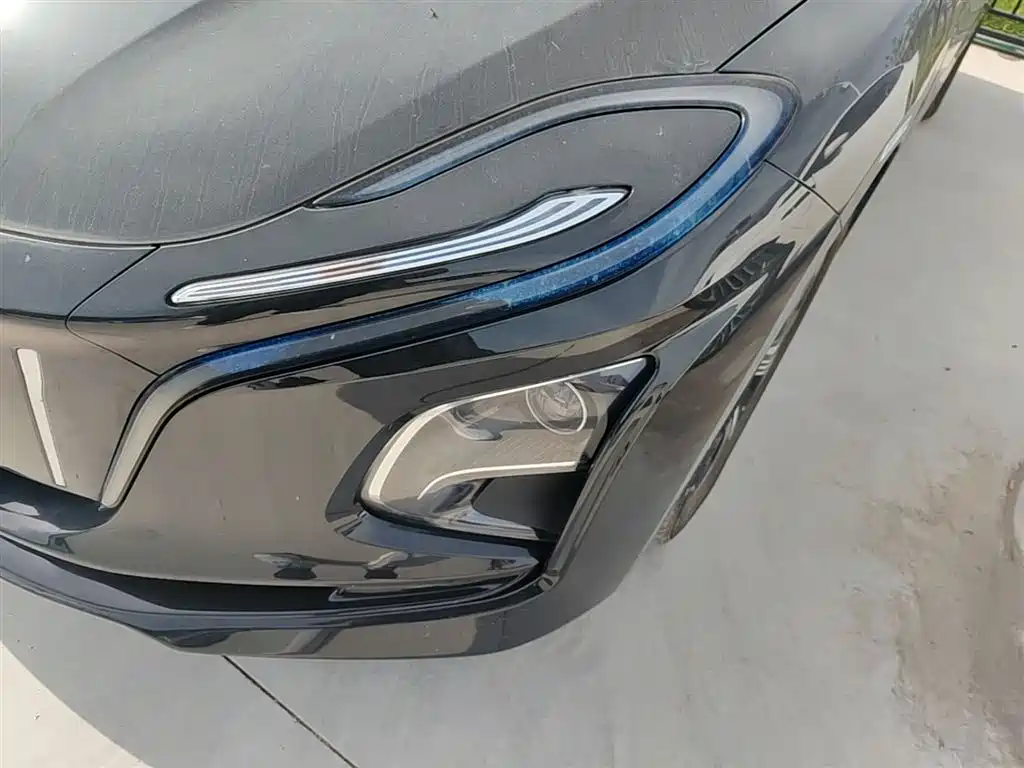 Hongqi E-QM5 2021 Charging Flag Joy Edition фото 24