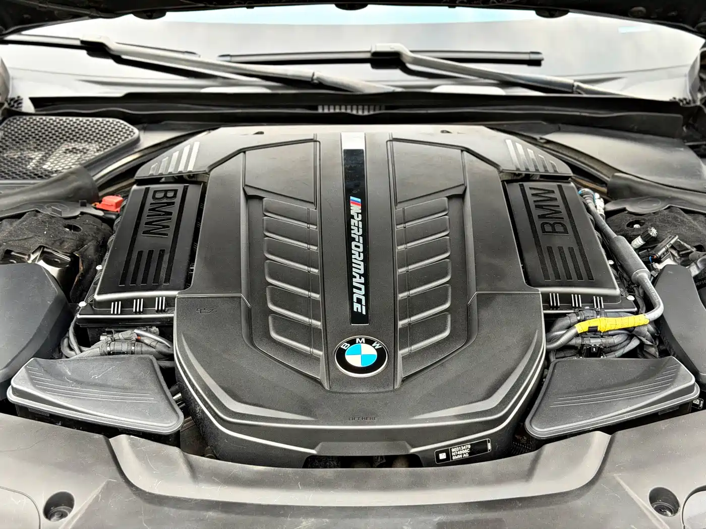 Photo 16 - BMW 7 Series