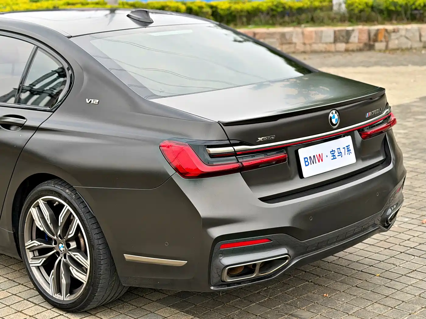 Photo 22 - BMW 7 Series