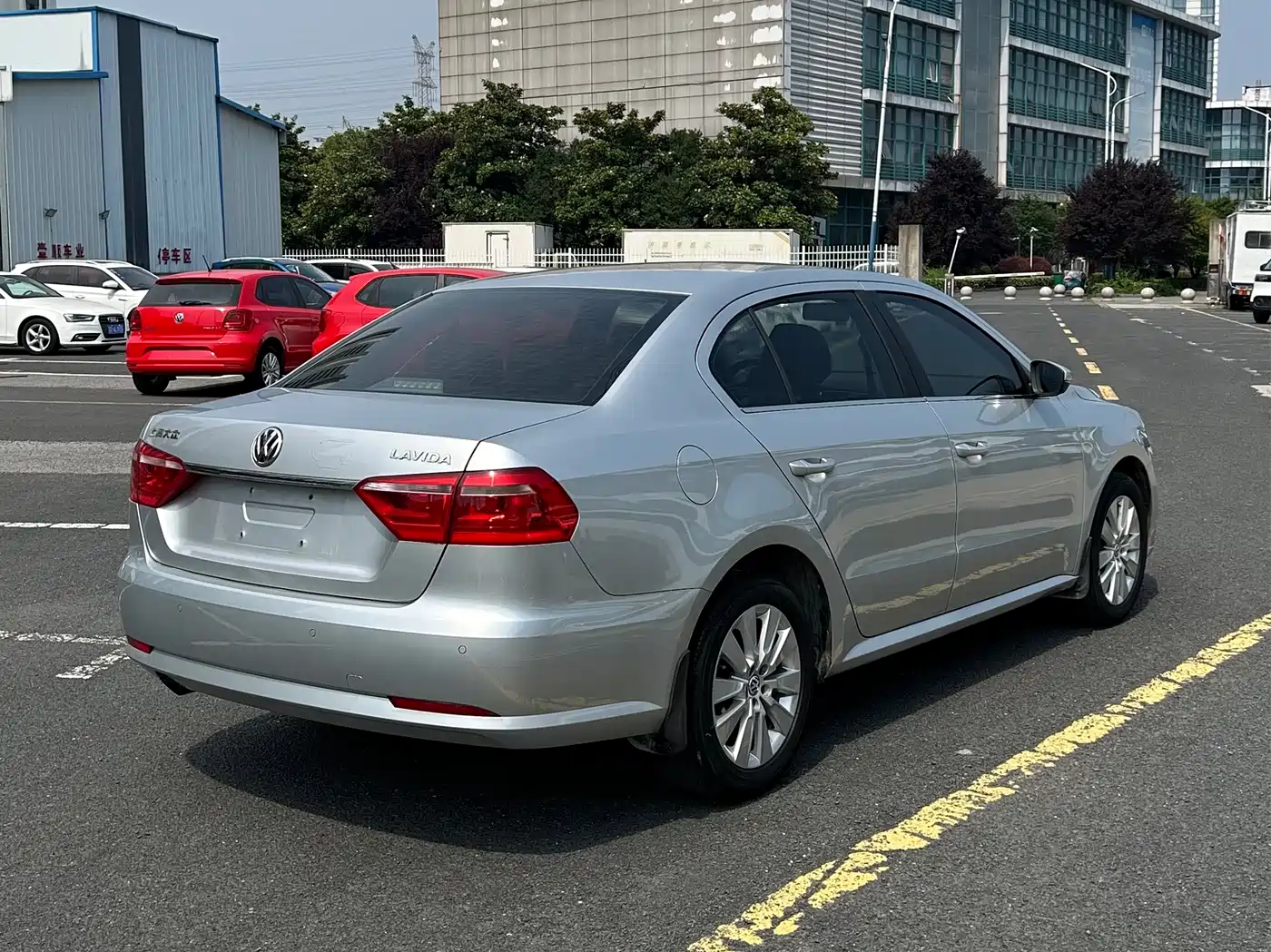 Volkswagen Lavida 2013 Facelift Classic 1.6L Automatic Comfort фото 4