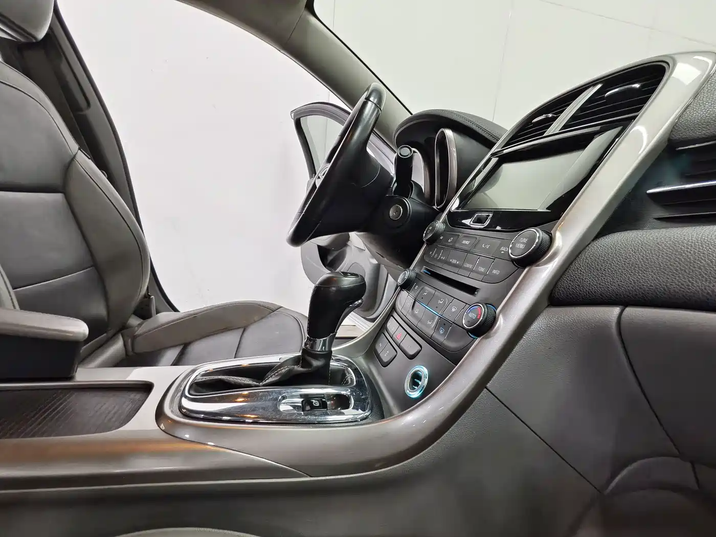 Chevrolet Malibu 2014 2.0L Automatic Luxury фото 15