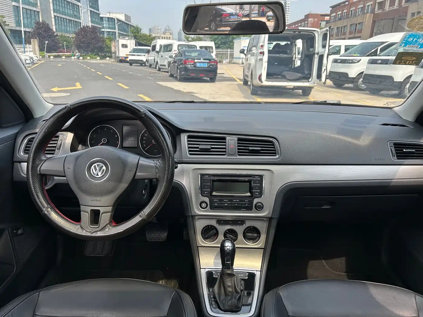 Volkswagen Lavida 2013 Facelift Classic 1.6L Automatic Comfort фото 12