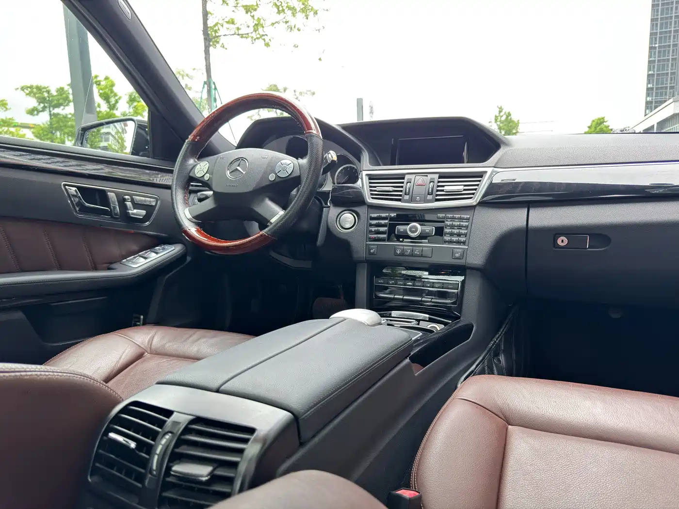 Mercedes-Benz E-Class 2011 E 300 L Elegance фото 10