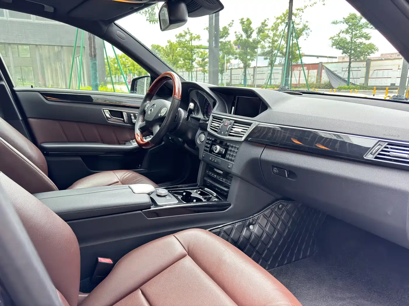 Mercedes-Benz E-Class 2011 E 300 L Elegance фото 8