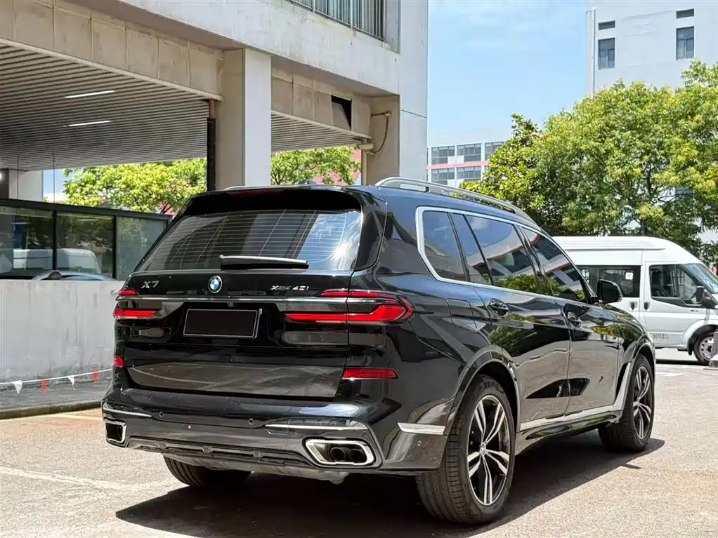 BMW X7 2023 xDrive40i Exclusive M Sport Package фото 2