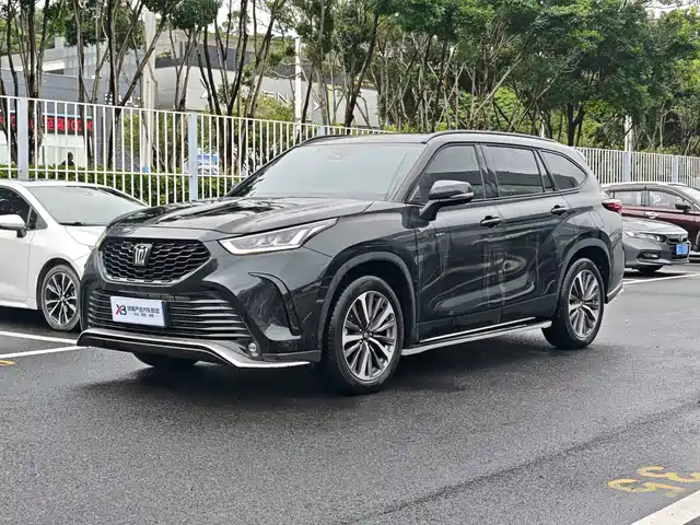 Toyota Crown Kluger 2024