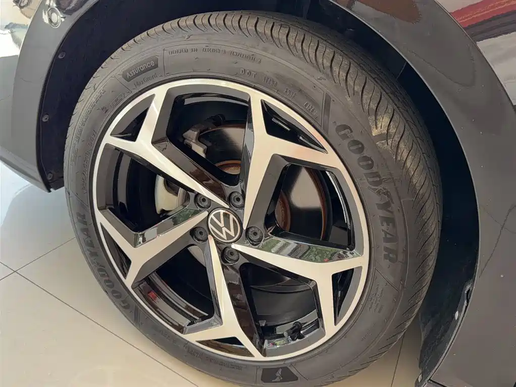 Volkswagen Passat 2023 Facelift 330TSI Starlight Luxury Edition фото 10