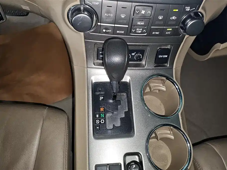 Toyota Highlander 2012 2.7L 2WD 7-Seater Luxury Edition фото 16