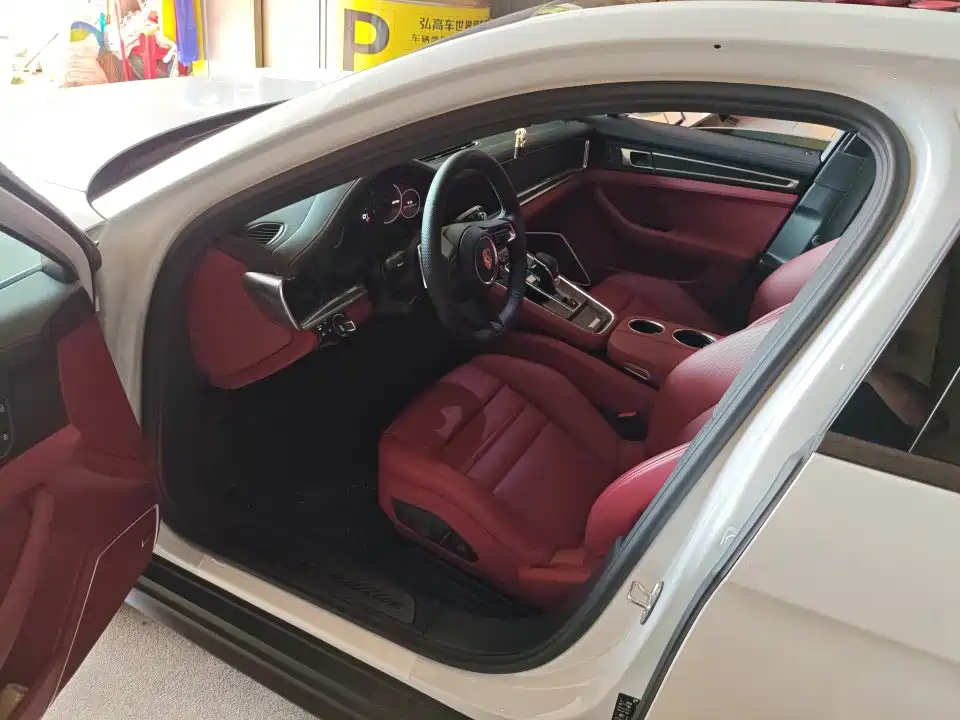 PORSCHE PANAMERA