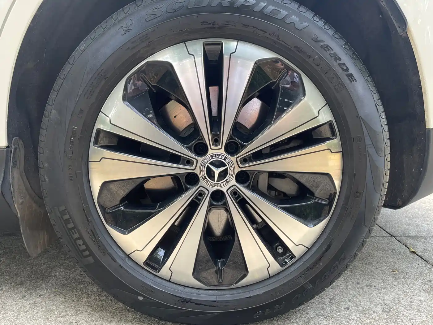 MERCEDES-BENZ EQC