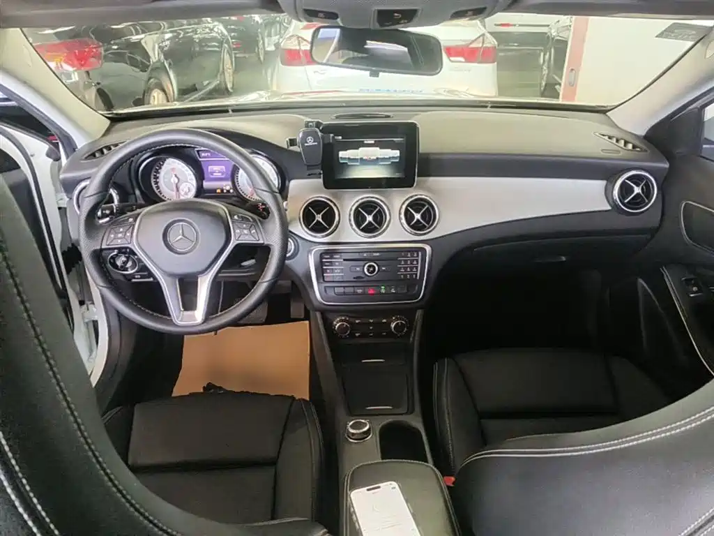 Mercedes-Benz GLA 2016 GLA 200 Dynamic фото 6