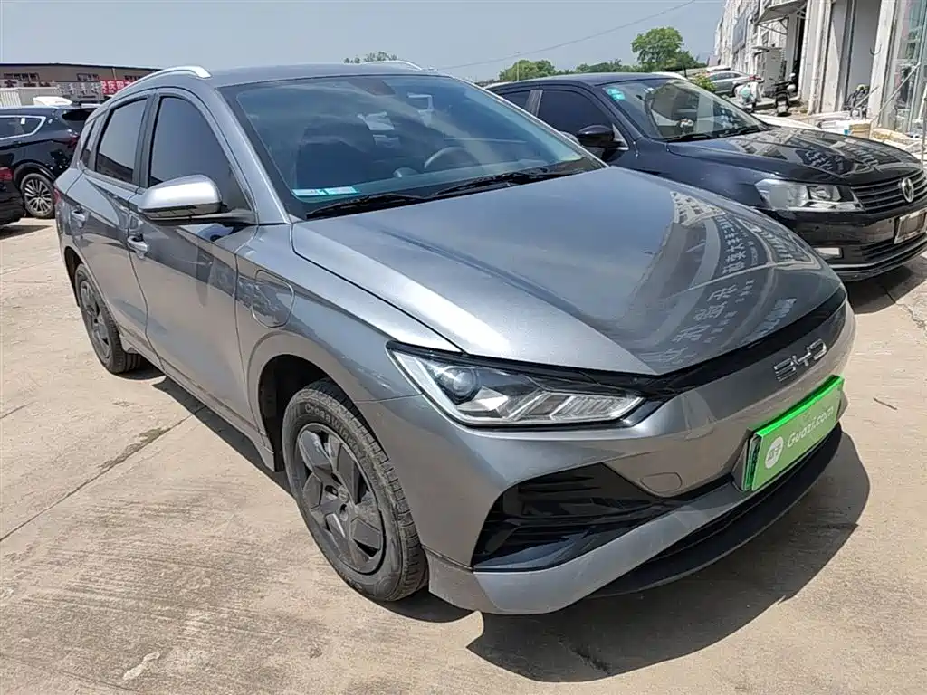 BYD E2