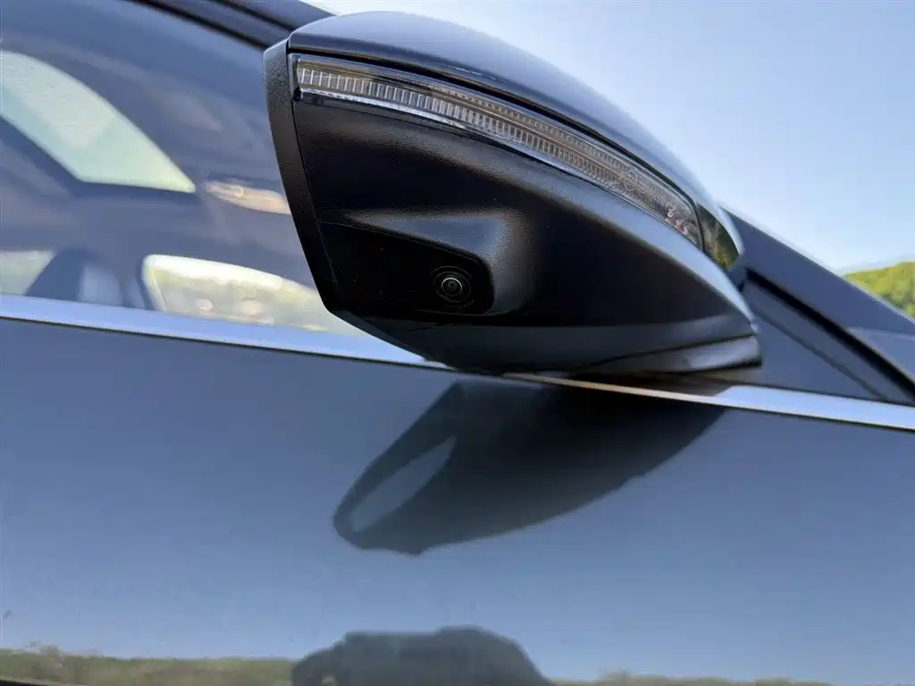 Hyundai Elantra 2023 1.5L CVT TOP Flagship Edition фото 17