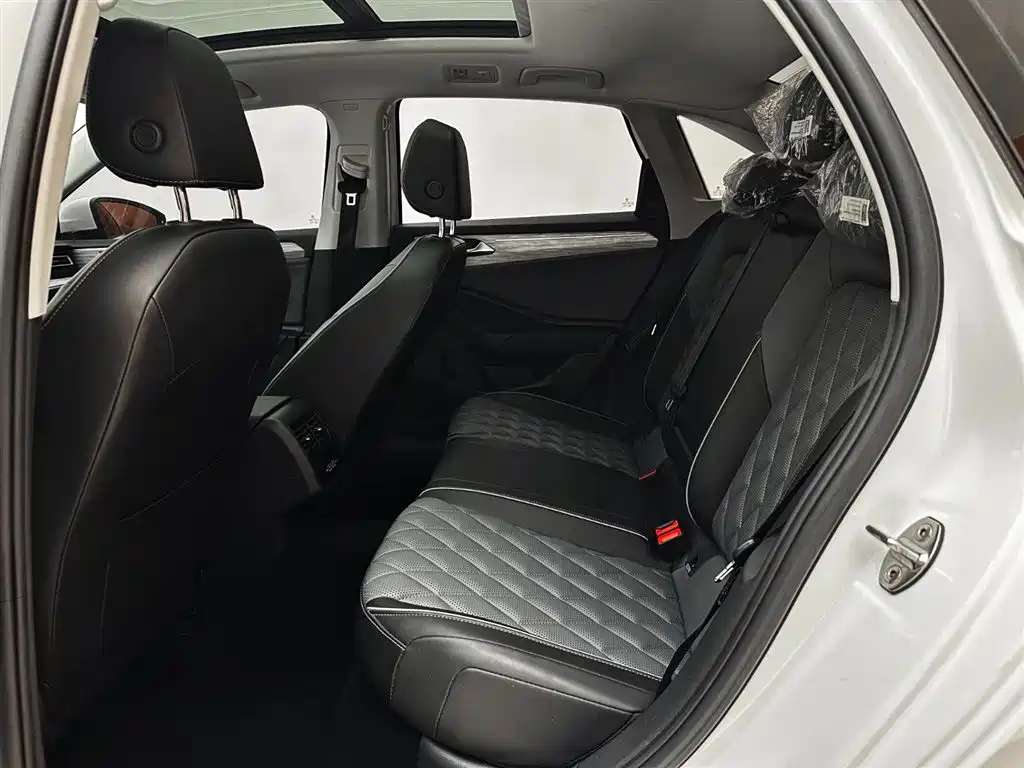 Volkswagen Sagitar 2023 Model Year 280TSI DSG Surpass Edition фото 21