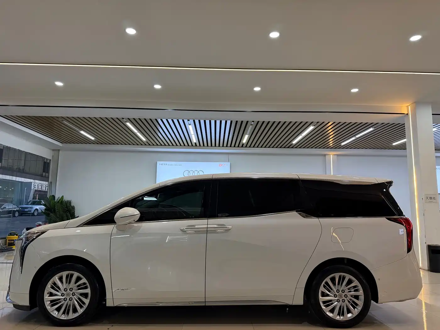 Buick Century 2023 2.0T 6-Seat World Edition фото 3