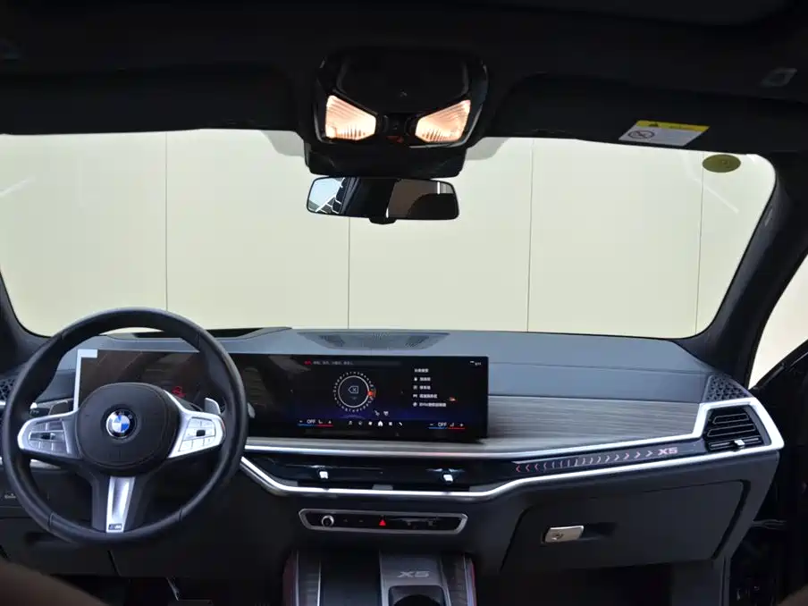 BMW X5 2025 Model xDrive 40Li M Sport Blackout Package фото 7