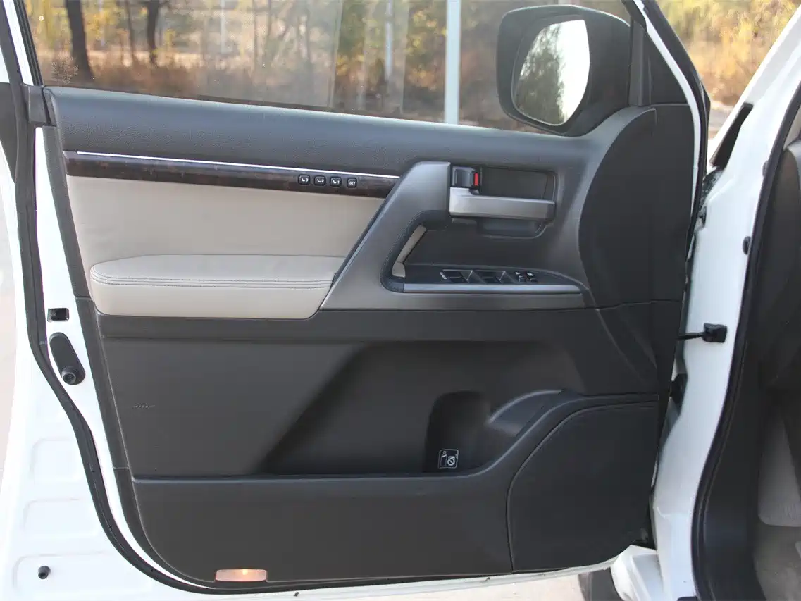 Toyota Land Cruiser 2010 Model 4.7L Automatic VX фото 12