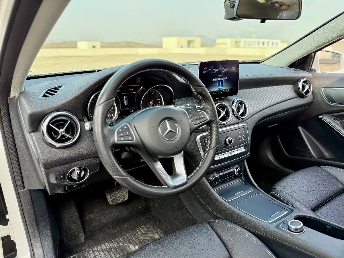 Mercedes-Benz GLA 2018 GLA 200 Fashion фото 18