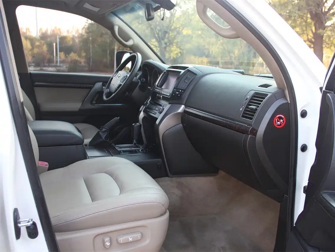 Toyota Land Cruiser 2010 Model 4.7L Automatic VX фото 16