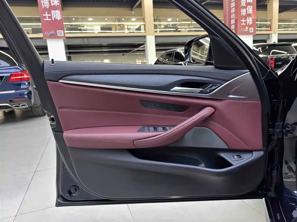 BMW 5 Series 2021 530Li Leading M Sport Package фото 10