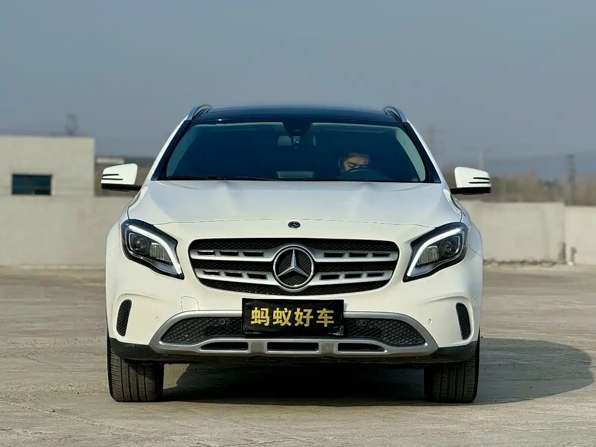 Mercedes-Benz GLA 2018 GLA 200 Fashion фото 2