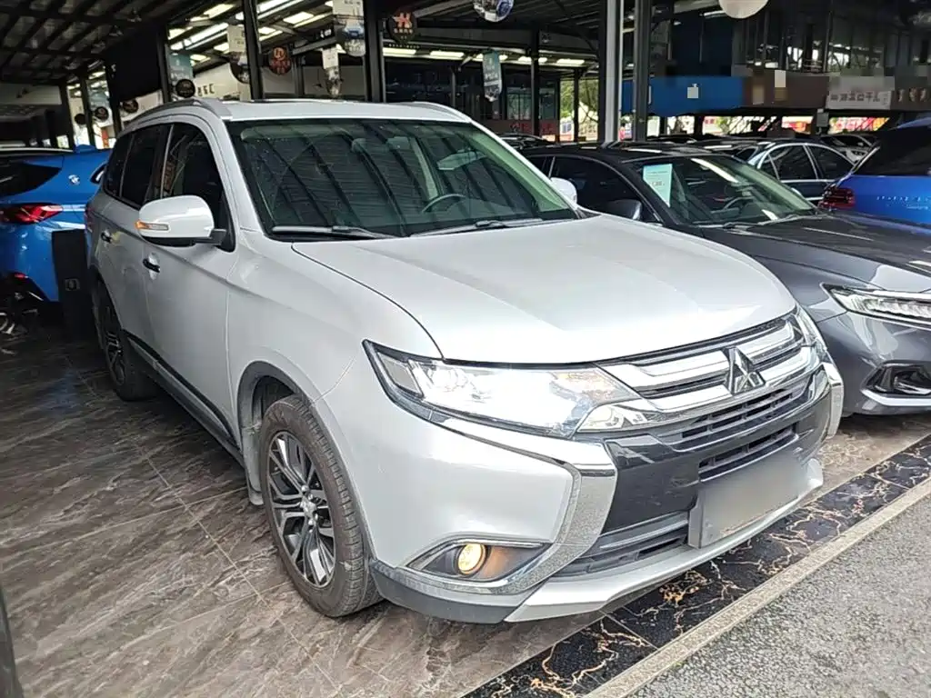 MITSUBISHI OUTLANDER
