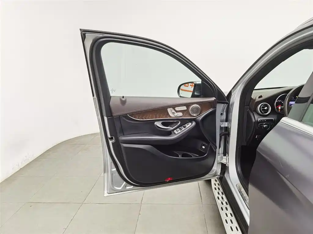 Mercedes-Benz GLC 2016 GLC 300 4MATIC Dynamic фото 8