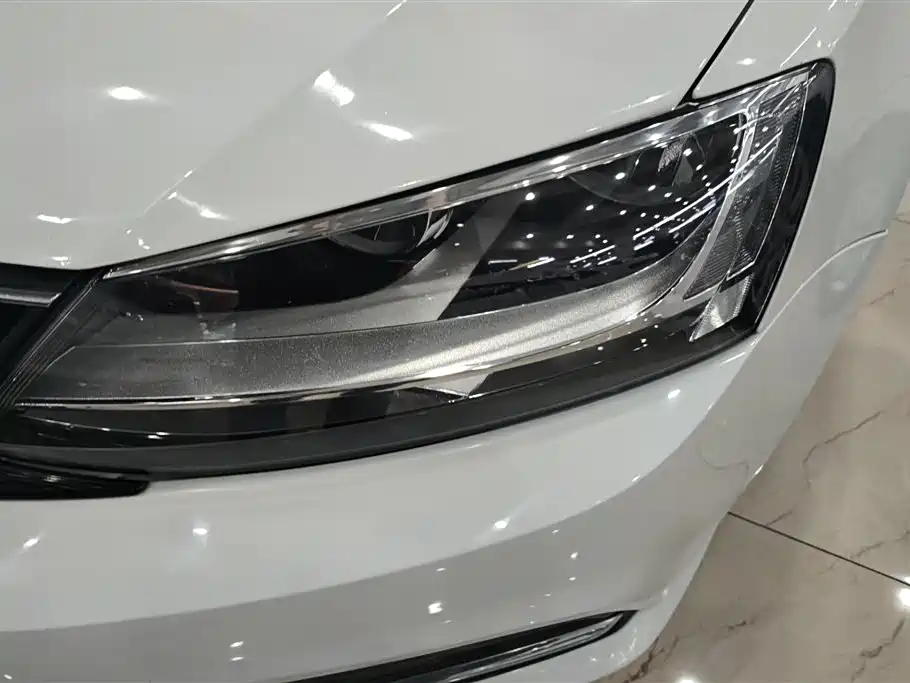 Volkswagen Sagitar 2015 230TSI Automatic Comfort фото 5