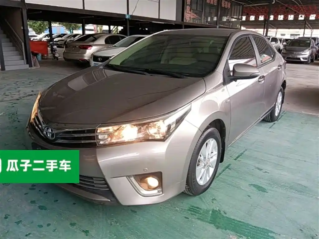 Toyota Corolla 2014 1.6L CVT GL-i фото 2