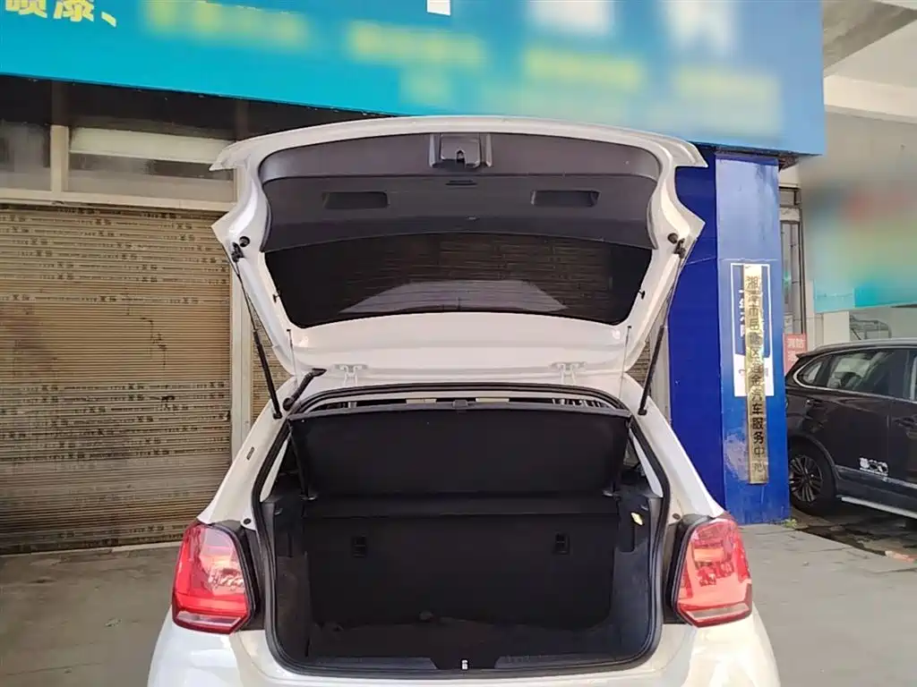 Volkswagen Polo 2016 1.4L Automatic Trend фото 19