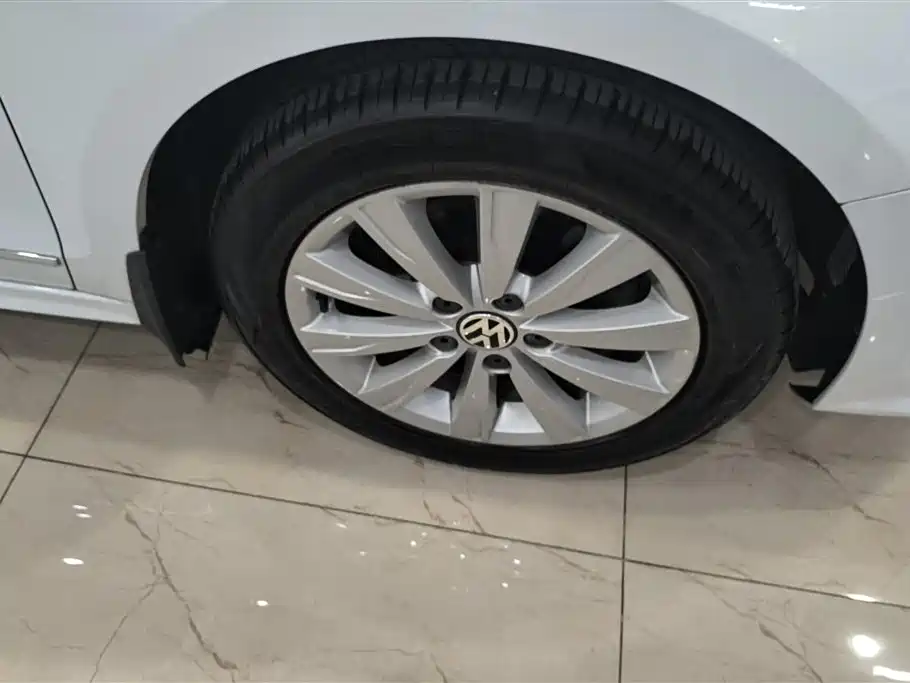 Volkswagen Sagitar 2015 230TSI Automatic Comfort фото 6