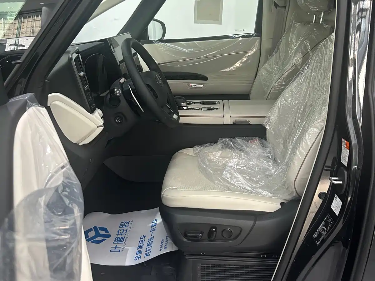 Lexus LM 2023 500h Four-Seat Imperial Edition фото 2