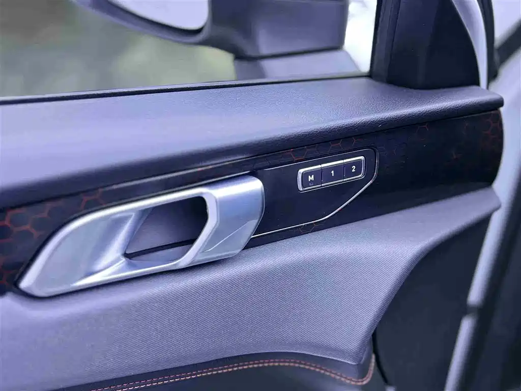 Lynk & Co 01 2017 2.0T AWD Pro фото 5