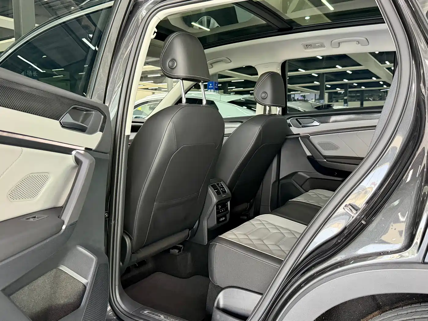Volkswagen Tayron 2023 280TSI 2WD Luxury Plus Advanced Edition фото 5